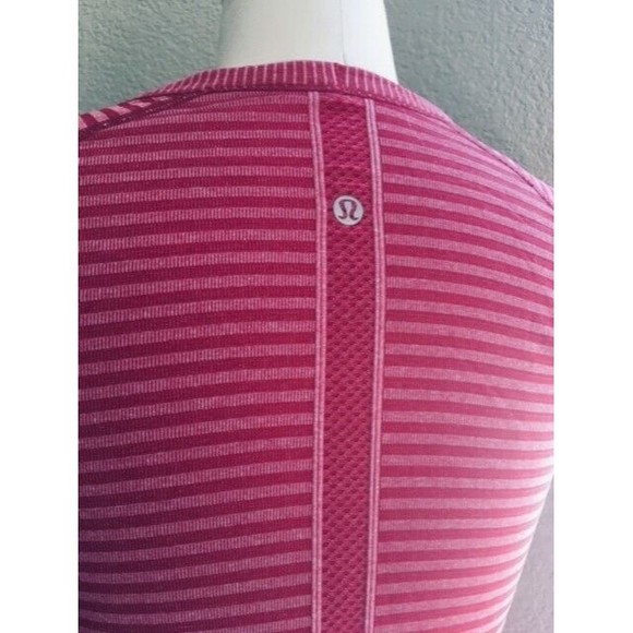 EUC LULULEMON Run Swiftly Heathered Berry Rumble Stripe Short Sleeve Top Size 6 - Picture 4 of 5